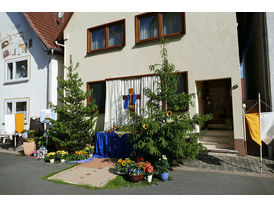 Fronleichnamsprozession durch die Straßen von Naumburg (Foto: Karl-Franz Thiede)